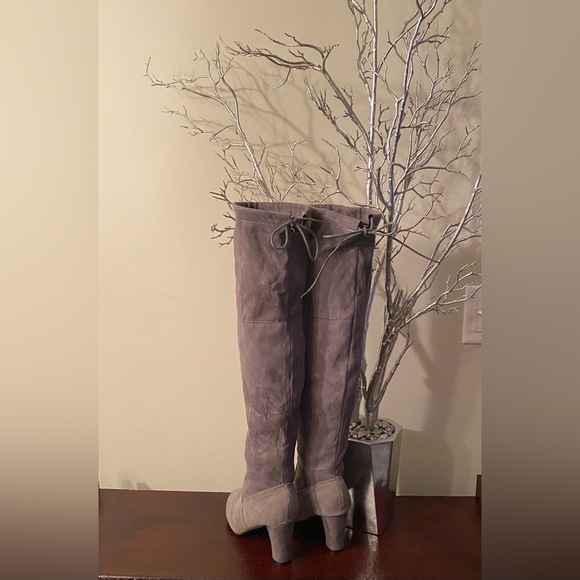 LADIES OVER- THE- KNEE 👢 - Picture 2 of 2